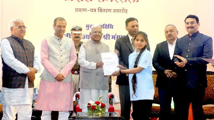 बदलती आर्थिक, सामाजिक परिस्थितियों के अनुरूप कौशल उन्नयन ज़रूरी: राज्यपाल